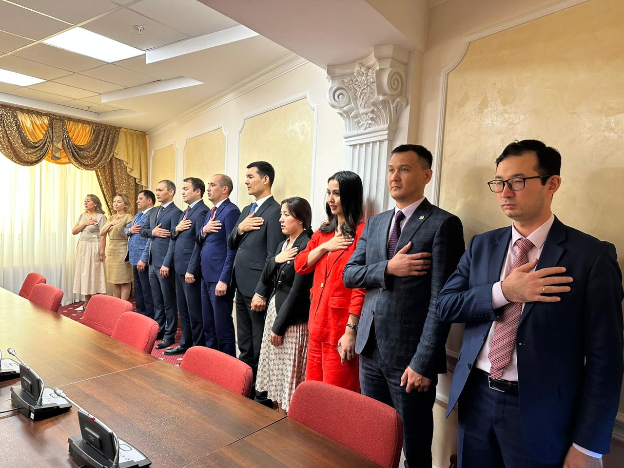 С уважением к государственным символам